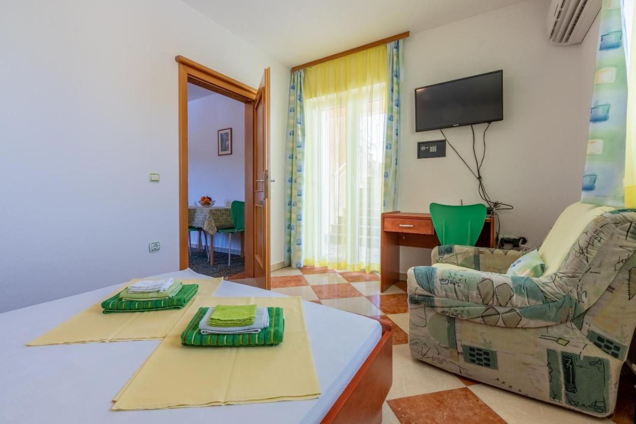 Apartmani Jaric Novi Vinodolski Buitenkant foto