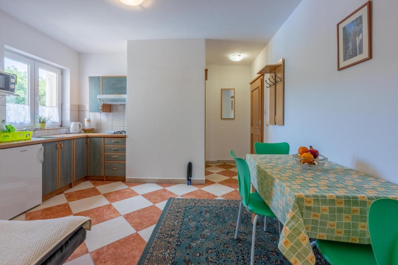 Apartmani Jaric Novi Vinodolski Buitenkant foto