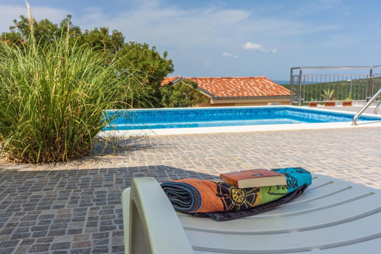 Apartmani Jaric Novi Vinodolski Buitenkant foto