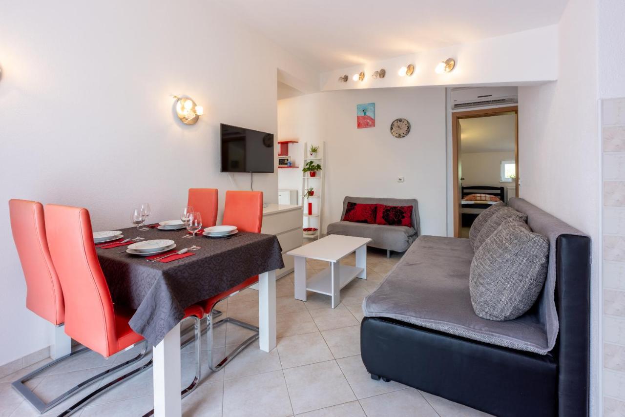 Apartmani Jaric Novi Vinodolski Buitenkant foto