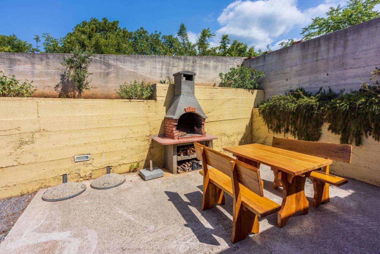 Apartmani Jaric Novi Vinodolski Buitenkant foto